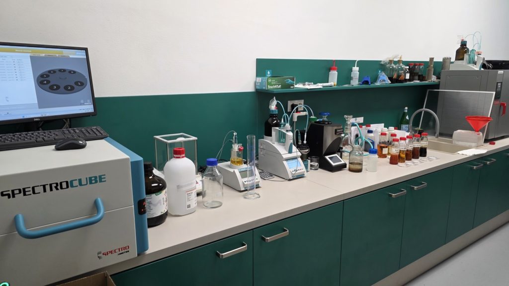Spectrometer and other instruments for analysing oil samples
